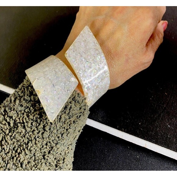 Retro MCM Lucite Iridescent Bold Bypass Crossover Clamper Art Deco Bracelet - Picture 3 of 8